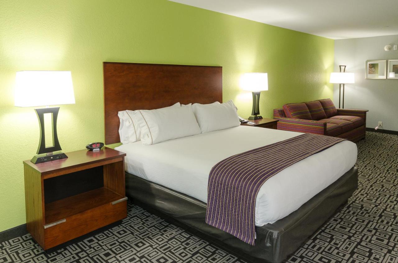Holiday Inn Express Hickory - Hickory Mart By Ihg Eksteriør billede