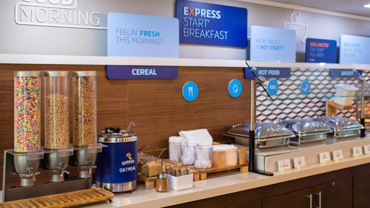 Holiday Inn Express Hickory - Hickory Mart By Ihg Eksteriør billede