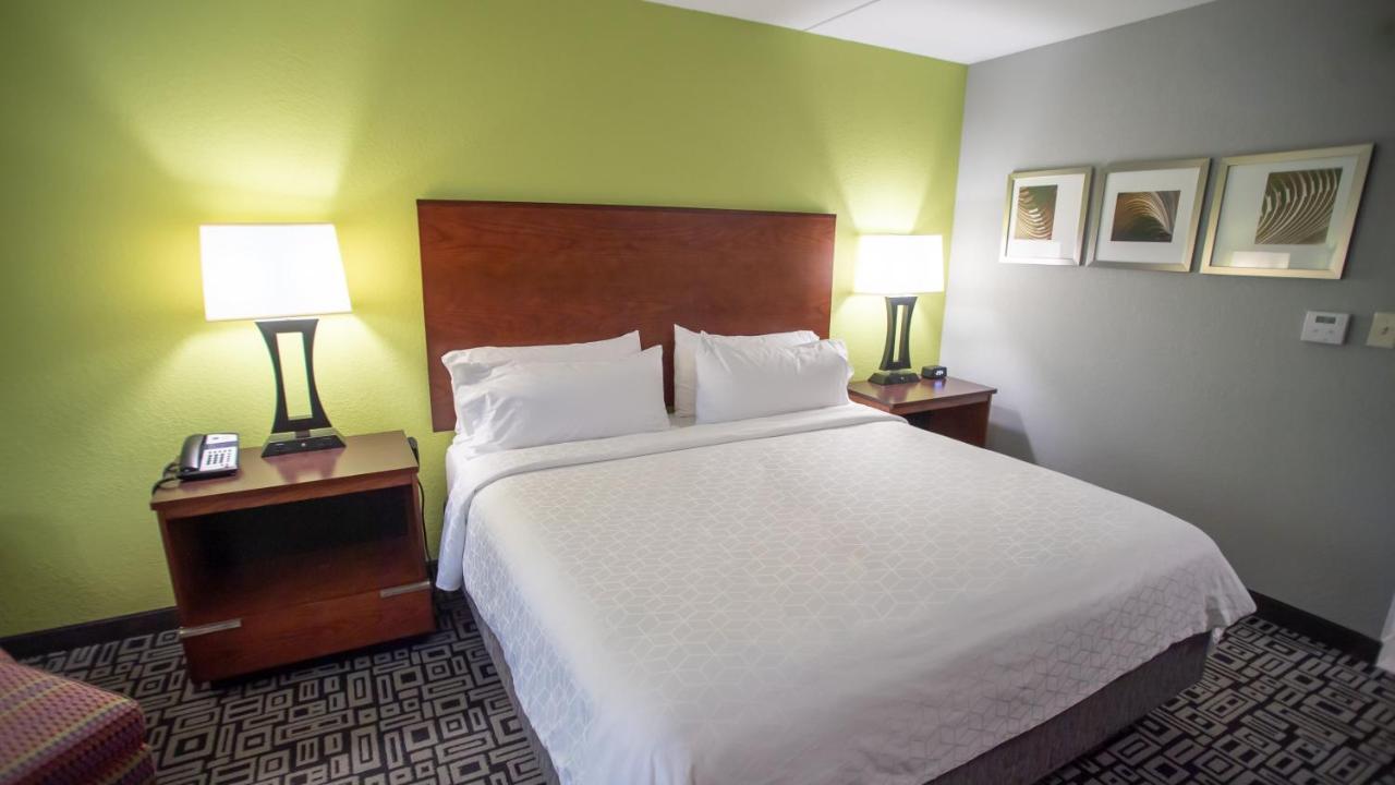Holiday Inn Express Hickory - Hickory Mart By Ihg Eksteriør billede