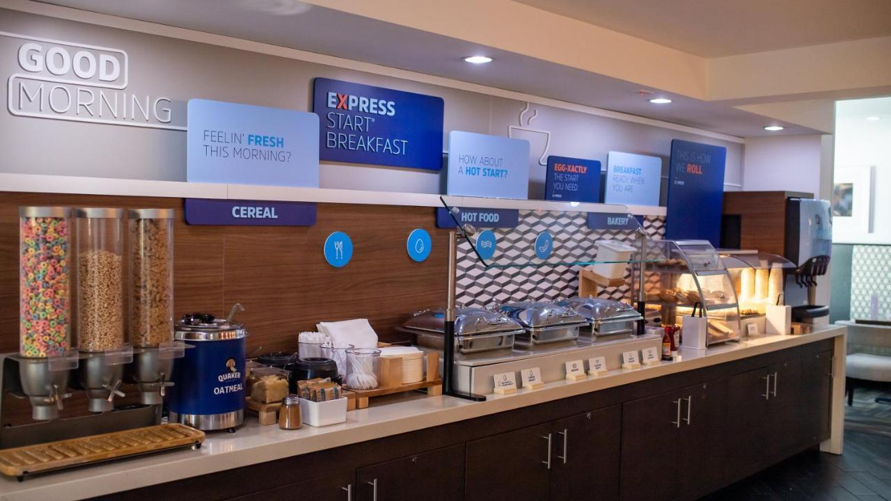 Holiday Inn Express Hickory - Hickory Mart By Ihg Eksteriør billede