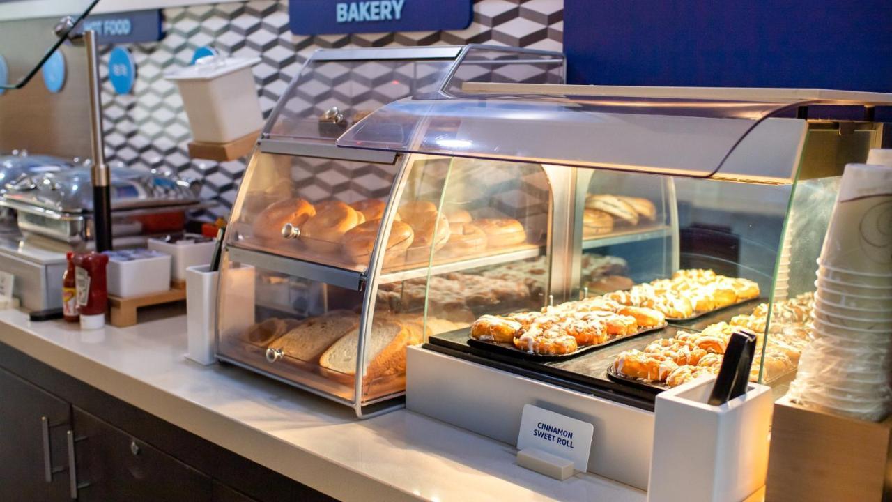Holiday Inn Express Hickory - Hickory Mart By Ihg Eksteriør billede